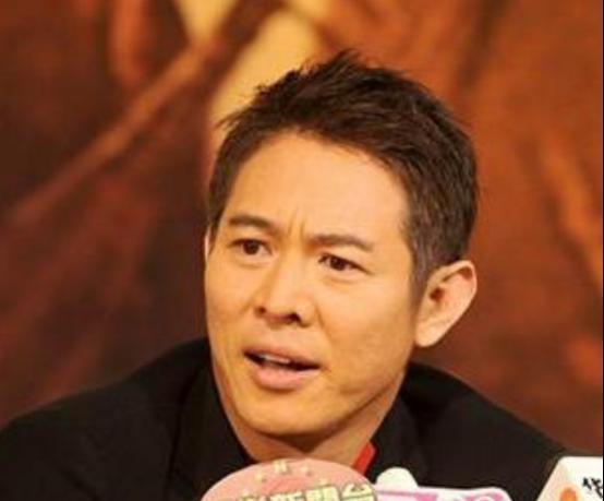 1994年，日本记者质问李连杰：“南京大屠杀死了30万人，你们一个个数的吗？”李