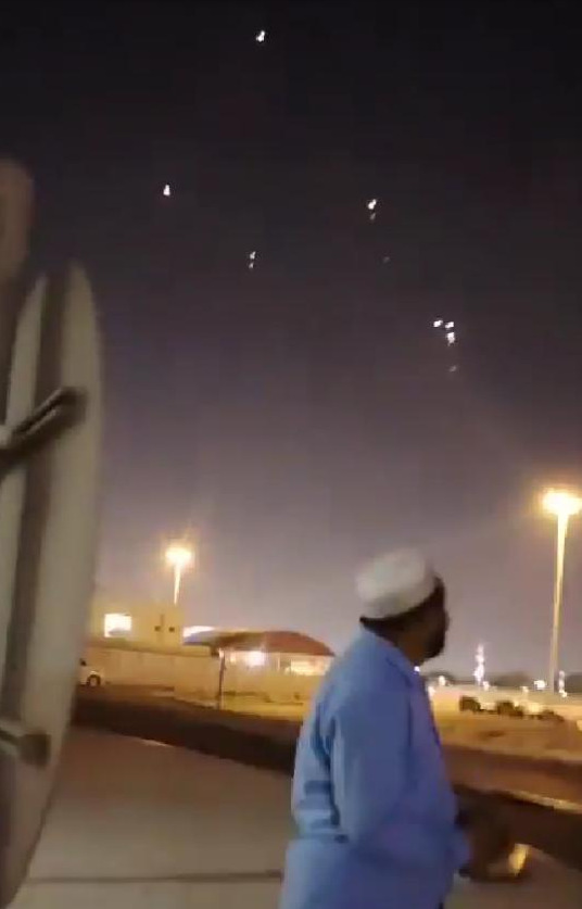 美军基地被炸，美国却说谢谢











天呐，伊朗的导弹竟然直接砸到了