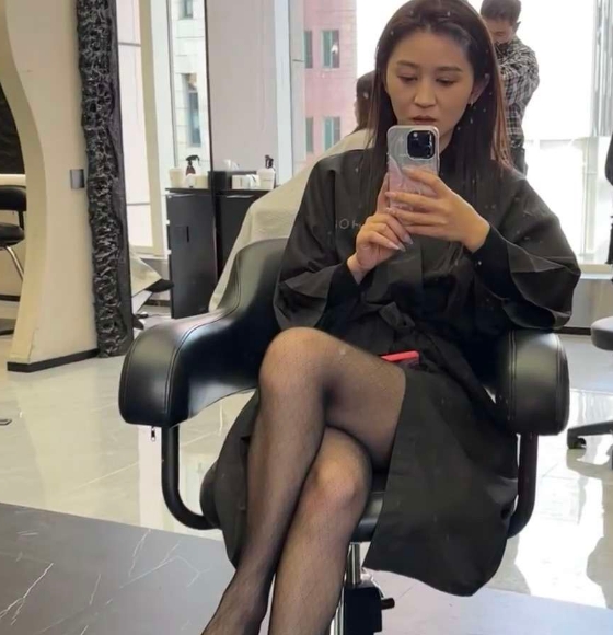 相亲对象和我说，她做个头发，顶我半个月工资，是不是啊？做个头要1000多吗？
