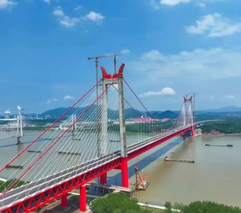下个月G3铜陵长江公铁大桥就将正式通车！



这座横跨长江的东西向公铁两用大桥