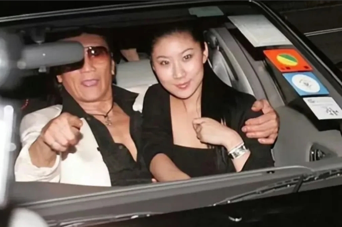 谢霆锋为王菲浪漫庆生，才发觉他是第二个谢贤！

