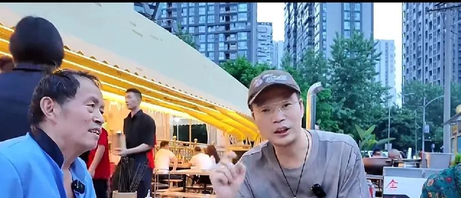 王迅出手了！刷到他发视频帮五位环卫工人讨薪，每月才1900的辛苦钱还被拖欠好几个