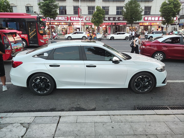 新车思域车
有卡片钥匙的车友们，你们卡片钥匙，感应灵不灵啊！我的感觉不是太灵，是