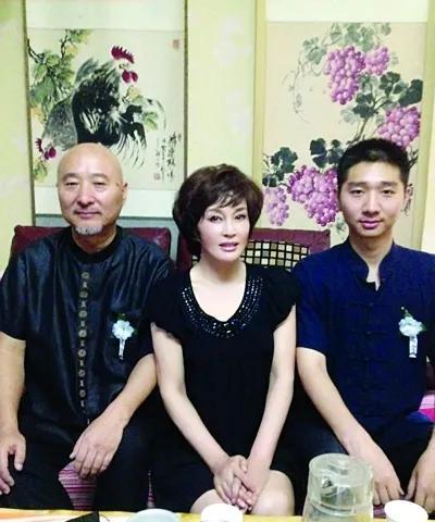 陈丽君感谢陈佩斯和董颖达
       即日，青年越剧演员陈丽君发文感谢陈佩斯与