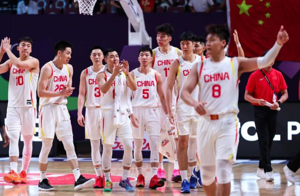 定了！男篮亚洲杯中国队将在八强赛迎战老对手韩国
北京时间2025年8月12日，随