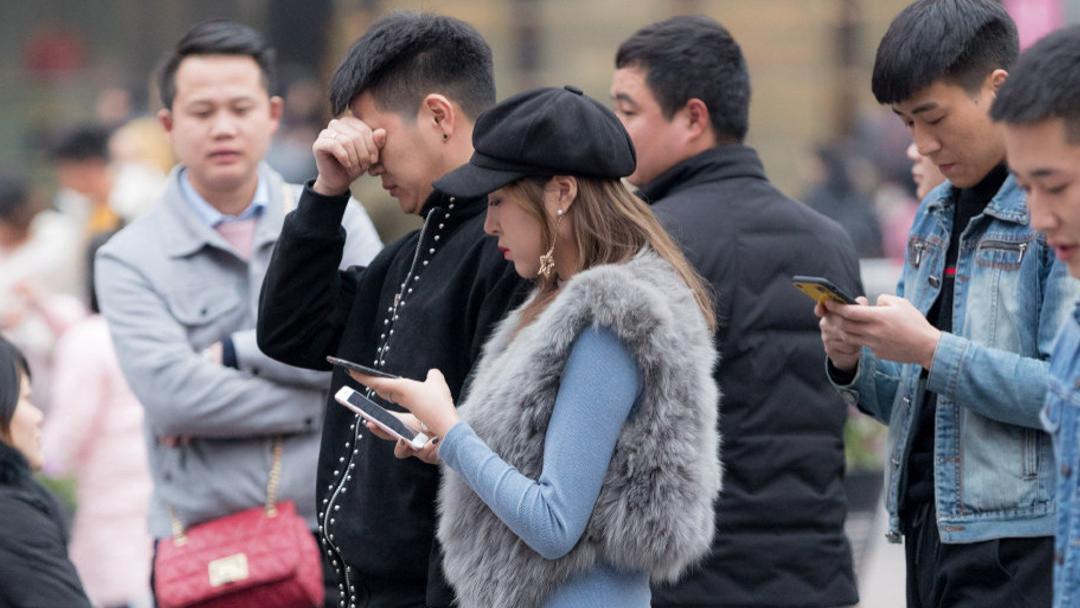 冬日美女防冻袜配高跟鞋，还是膝下靴，各有知千秋之美