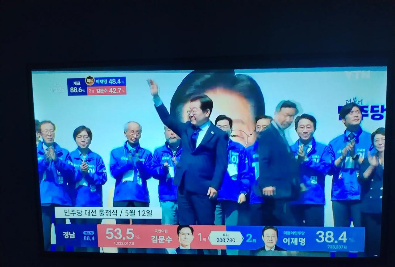 李在明当选韩国总统后，指定金民锡为国务总理，姜勋植为总统秘书室长。
韩国YTN电