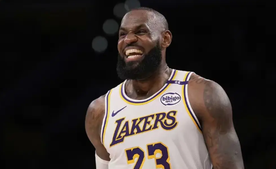 NBA地震消息，名记爆料：詹姆斯湖人生涯已结束！下家曝光！独行侠、勇士、骑士3选