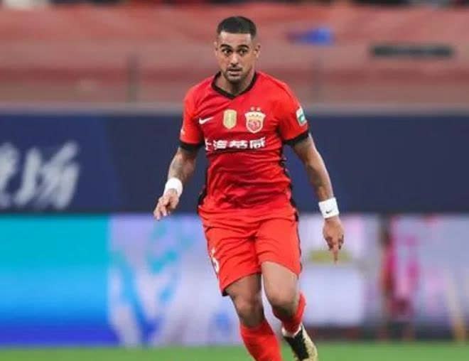 申花球迷心酸了！海港竟然3-0领先河南了！积分竟然要被海港超越就！去年海港有奥斯