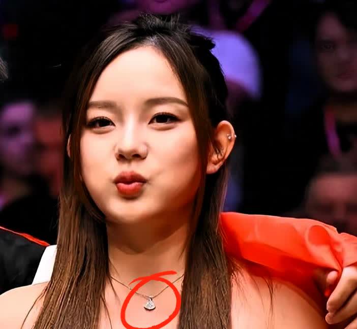 万万没想到
林薇这么快就“不演”了
赵心童拿了冠军后，林薇的本性终于暴露出来