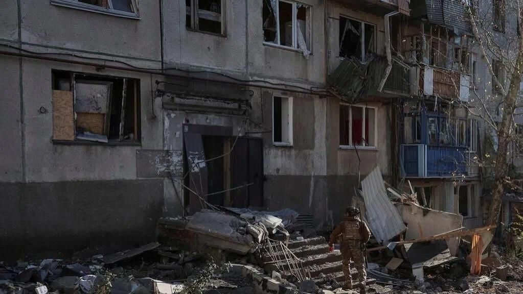 乌东双城生死劫！俄军铁钳合围波克罗夫斯克！