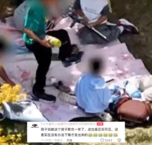内蒙古鄂尔多斯，一网友用无人机航拍时，竟无意间拍到了一名幼儿园小朋友被一名男孩霸