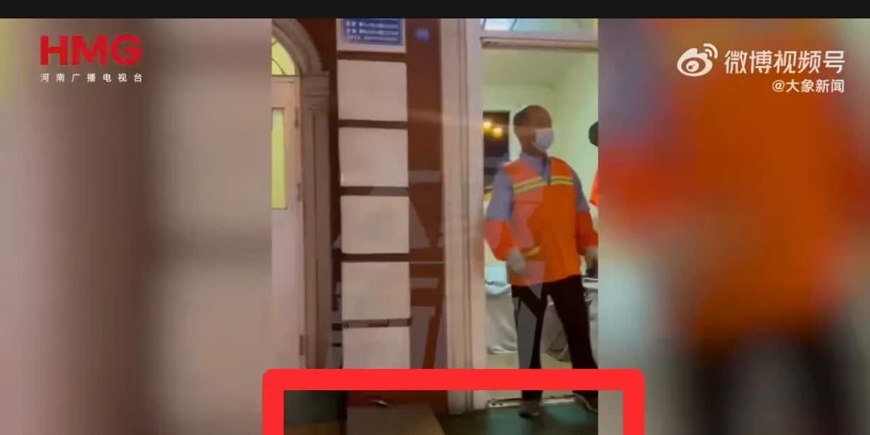 从男子内急上公厕遭拒这个小事，可以看出当地服务意识一般。8月10日晚，黑龙江牡丹
