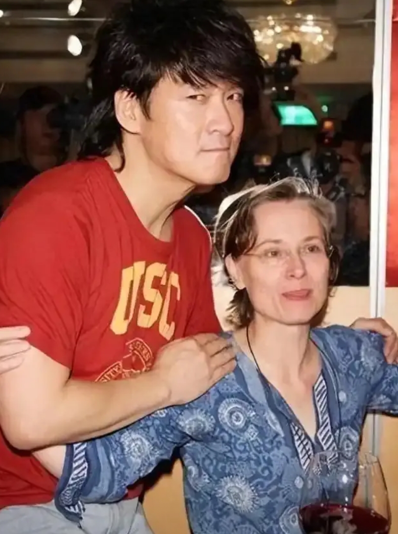 给所有男同胞一个建议，找老婆，

最好不要找外国人，不是因为语言障碍、家庭背景差