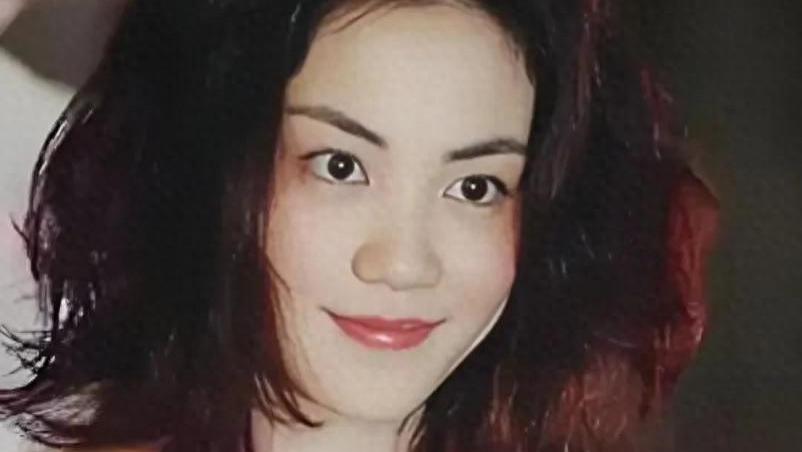 王菲哥哥57岁未婚未育，看到他的照片，才明白谢霆锋为何没有名