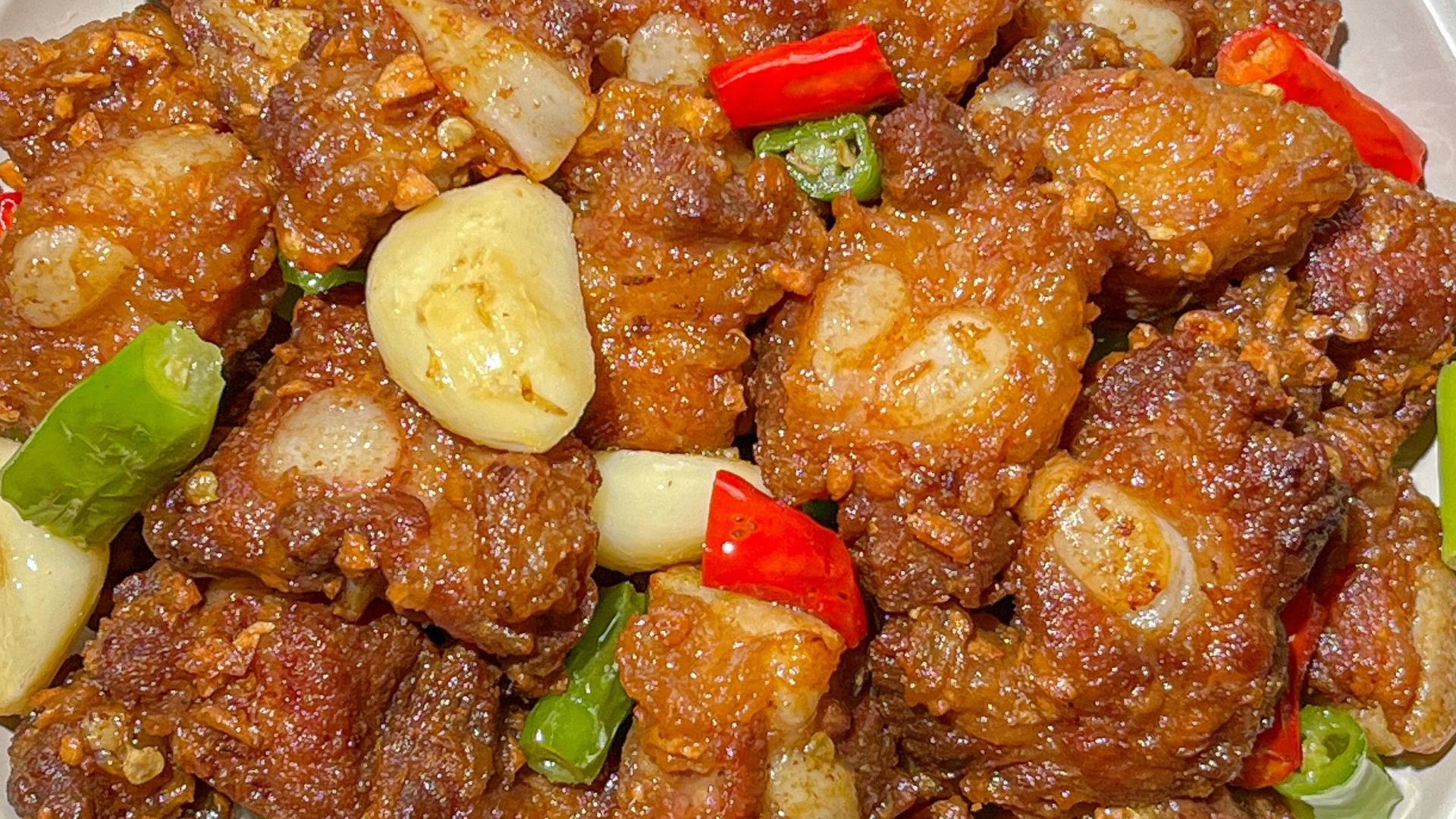 一口嘎嘣脆！这道蒜香脆骨，连骨头都香到想嗦手指