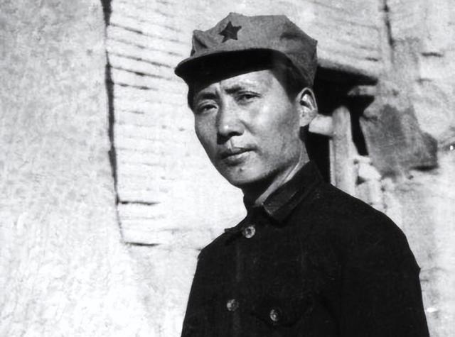 延安时期，有人问主席什么叫军事？主席说军事就是打得赢就打，打不赢就跑；
毛泽东1