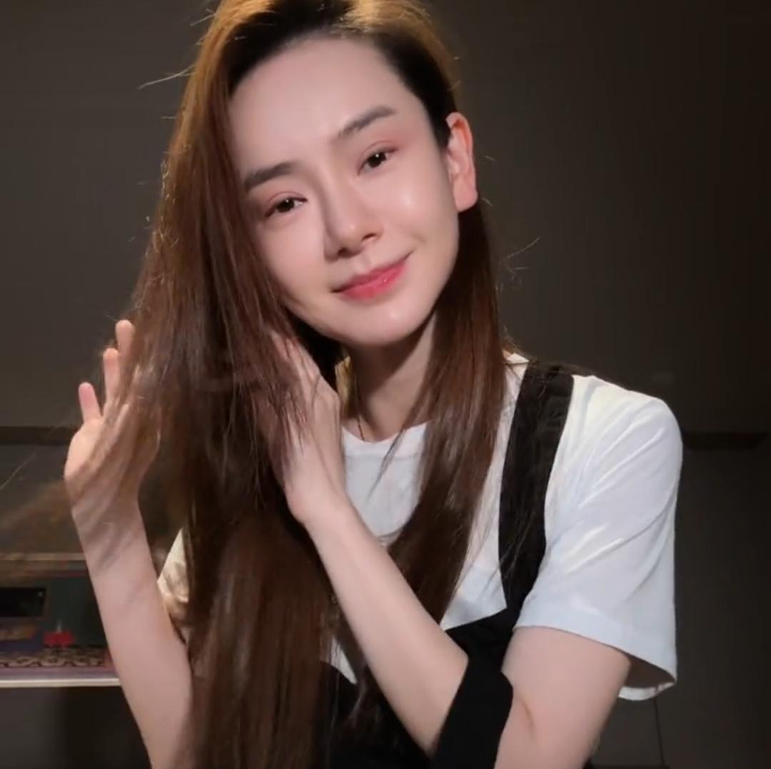 刚才看到上一个视频评论区有人发，搞不懂为什么每次和戚薇相关的视频下总有那么几个人