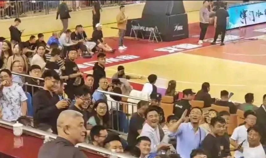 广厦输球在老板身上
虽不是最后的决战，但光是输了这一轮可谓凶多吉少。
一手好牌打