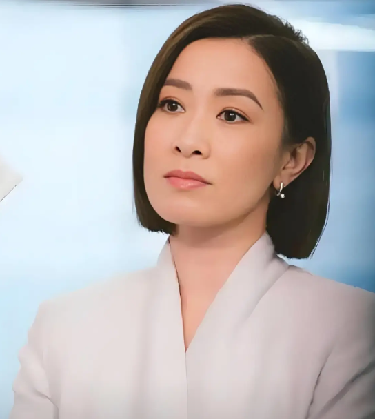 香港女演员不怎么拍内地剧的原因找到了。

佘诗曼在港剧里是《新闻女王》中说一不二