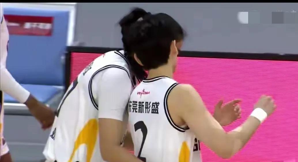 不看不知道，东莞女篮季后赛主力球员总得分排行榜；
科利尔总得分156分，出手11