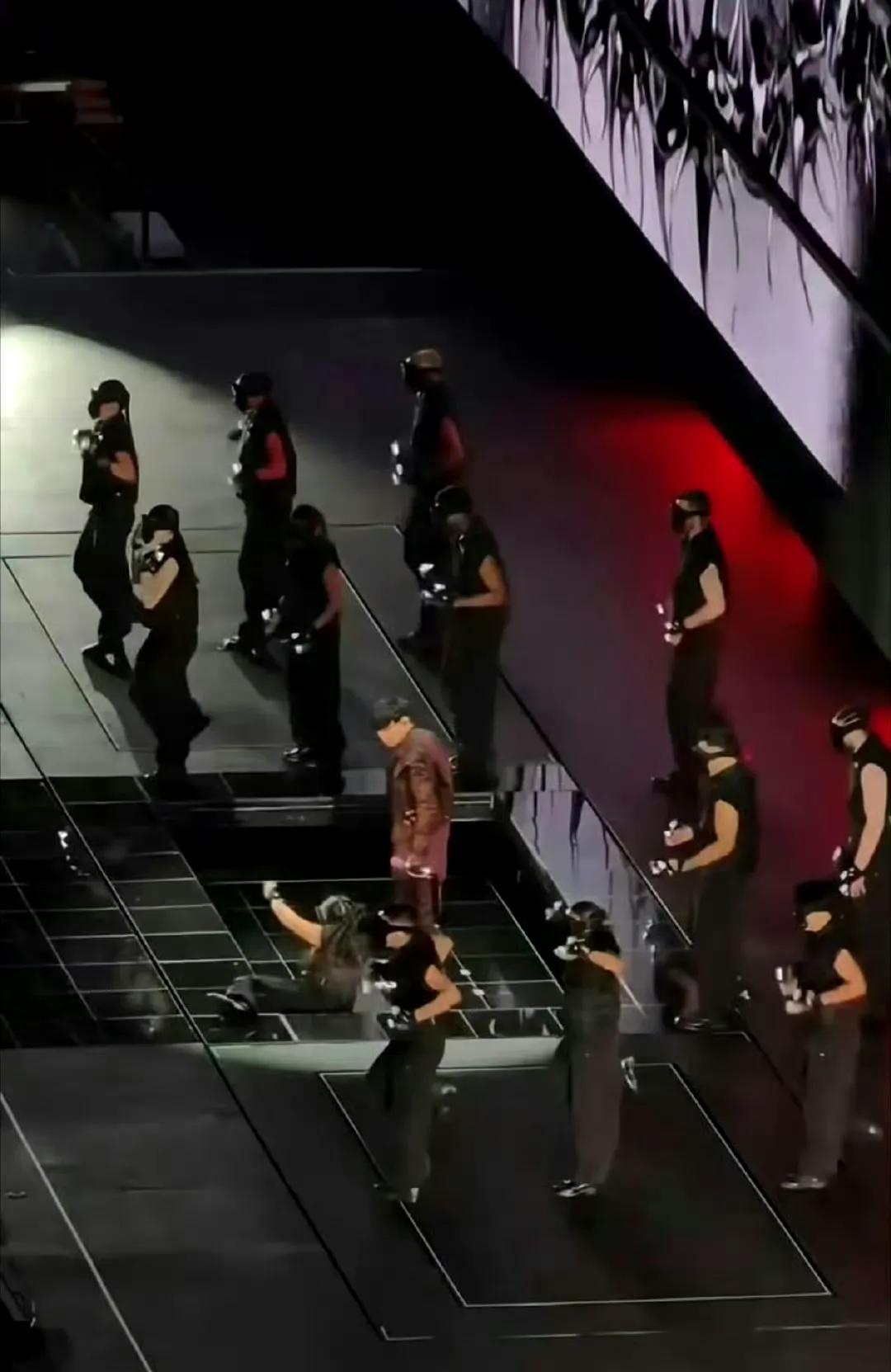 #林俊杰演唱会突发惊险一幕
5月25日，林俊杰“JJ 20 FINAL LAP”