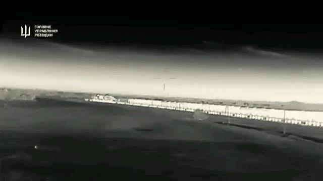 俄军3辆油罐车被袭击爆炸！
