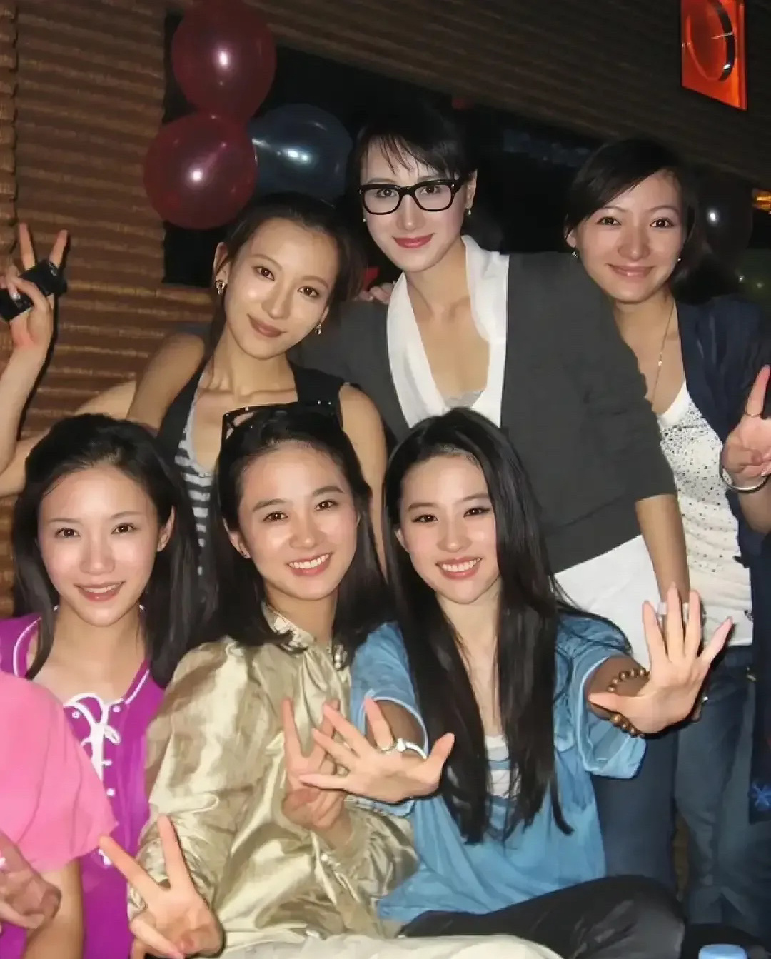 我怎么感觉前排中间那位比刘亦菲还美呢！
真的是没有最美，只有更美！
大家看看我说