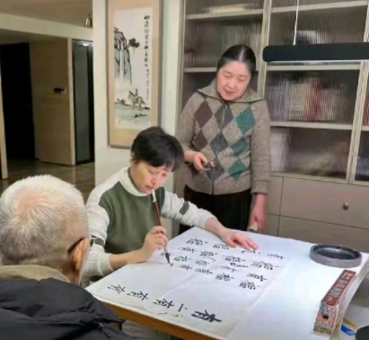 52岁的吴越至今还没有结婚，她一直与父母生活在一起。不知道是不是受陈建斌和她同居