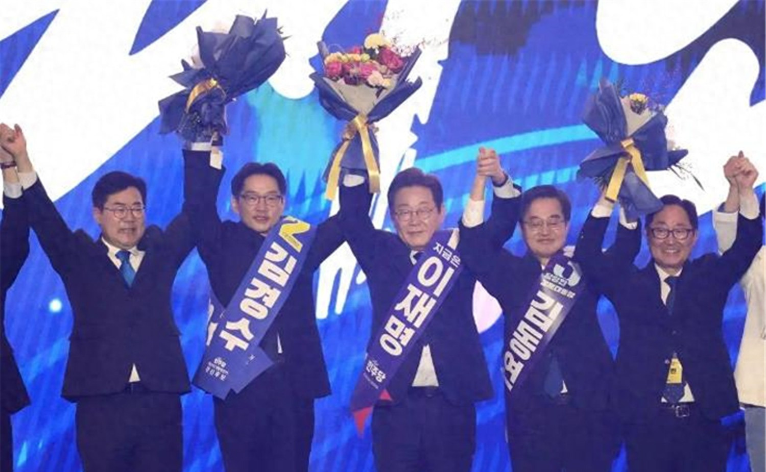 李在明上任，文在寅、前外长们纷纷出山











---





