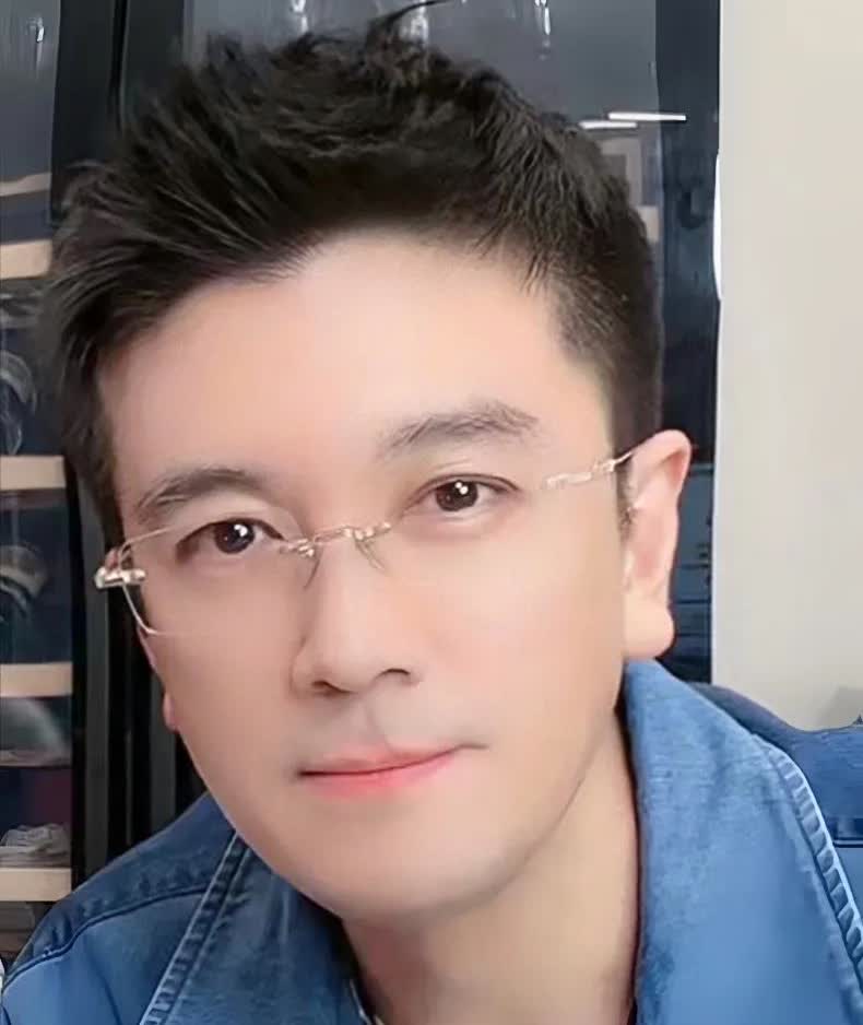 杨子这种男人，如果黄圣依将来不准备和他复婚，他再想找黄圣依这样的人，也悬!除非只