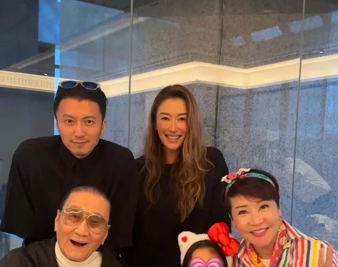 87岁谢贤近况曝光：王菲谢霆锋频繁探望，晚年生活令人羡慕