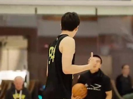 杨瀚森试训爆发13 - 0 训练师赞其有姚明风采