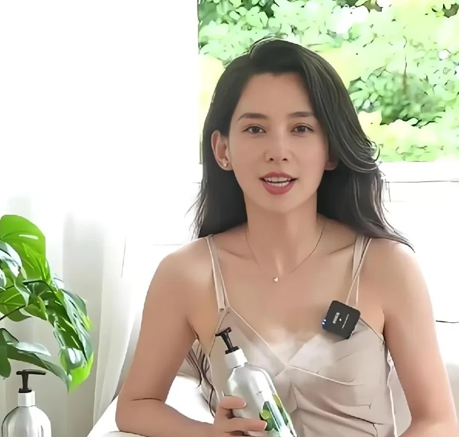汪峰想破脑袋也想不到，
​自己的女友森林北，
不是一个恋爱脑，而是一心都扑在事业