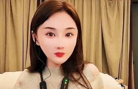 T佑评价沈曼为人处事，自我承认自私自利。
           T佑评价沈曼为人