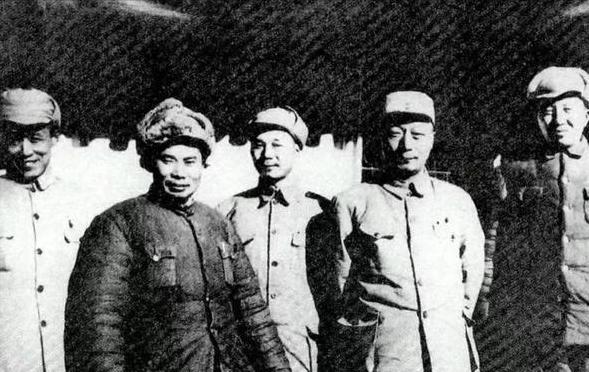 华北为什么没有第五野战军呢。我总结了一下，有4个原因。第一，抗战胜利后，两党和谈