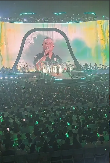 

岳云鹏好搞笑啊！7月27日晚，他在北京首体的第二场演唱会上居然唱起了诗，唱“