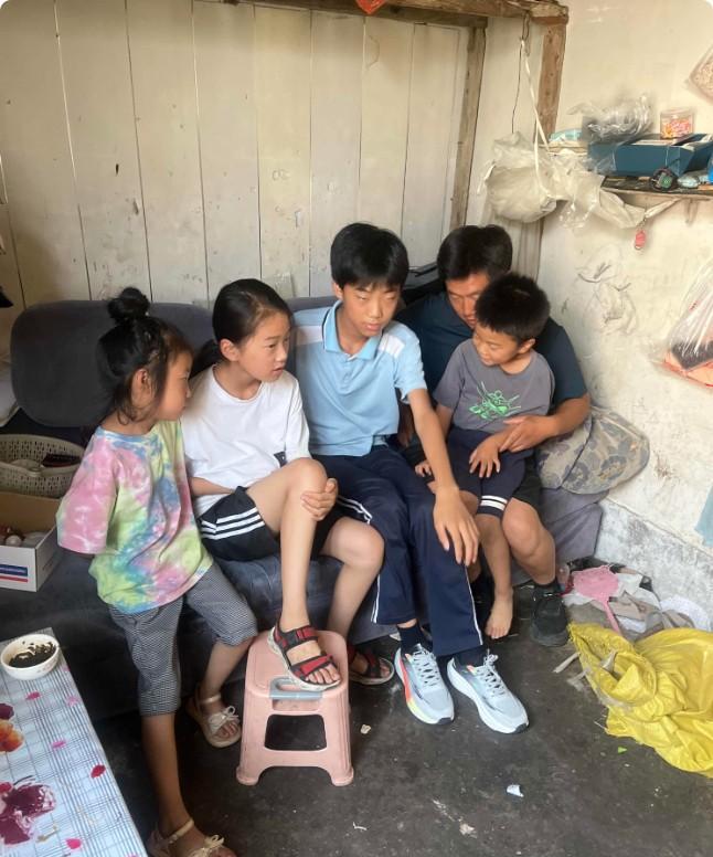 我老公骂我打我，经常是牛头不对马嘴骂我。骂完了就走了，我不离婚的原因是四个孩子和