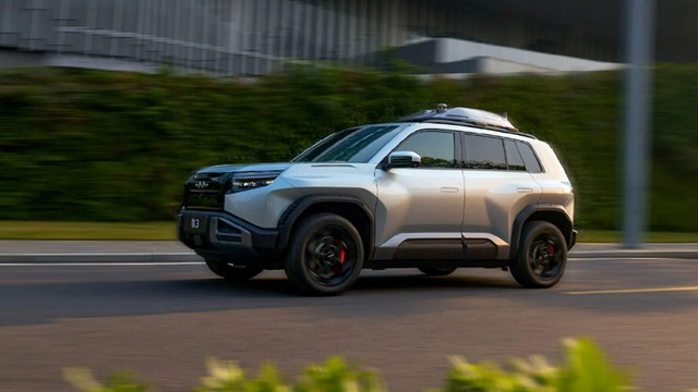 方盒子纯电SUV好开吗？底盘是真的硬吗？微试驾方程豹钛3