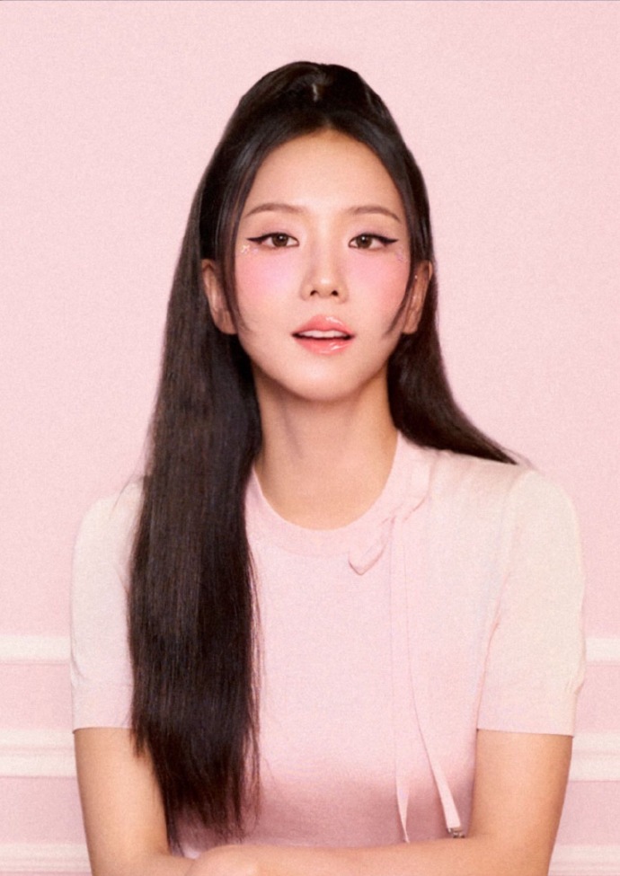 26年还没到 开年刊和广告就都吻上来了，事业粉的天堂 ​​​