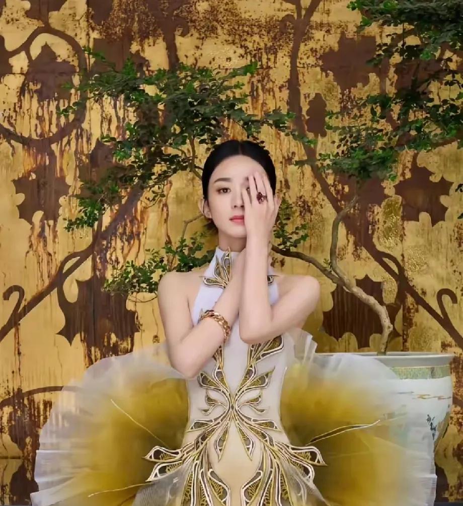 第1次见颖宝这个造型好漂亮。#夏日生活打卡季##赵丽颖# 能从农村走到娱乐圈怎么