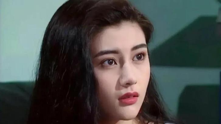 从港姐到豪门：邝美云的传奇逆袭之路