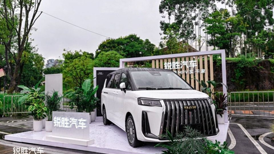 国产MPV上新，锐胜M8提供7座和9座