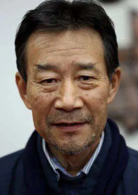 1990年，导演请李雪健主演焦裕禄。不料，焦裕禄的妻子得知后，立马摆了摆手，连连