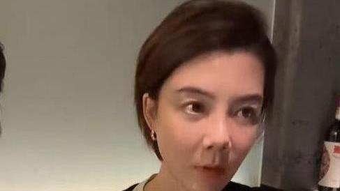 车晓和朋友北京聚餐，腌菜78元一份嫌太贵，点了7道主菜都没吃饱