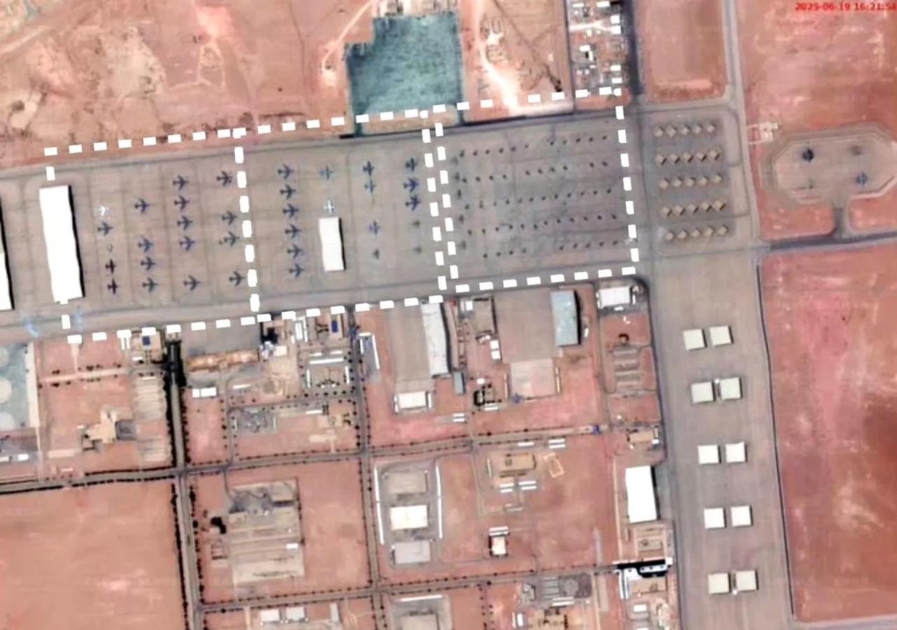 美军近百架战机已经在沙特苏丹王子空军基地集结。通过卫星图可以看到22架KC-13
