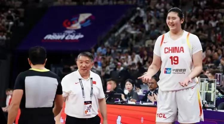 苏群：不认为宫鲁鸣有什么问题 任何教练想用好张子宇都不容易
张子宇怎么老是站的离