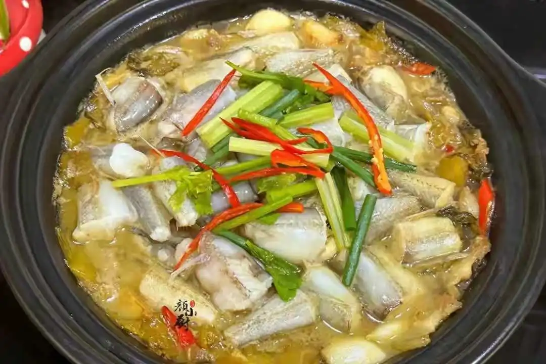 水潺酸菜煲：酸辣下饭神器