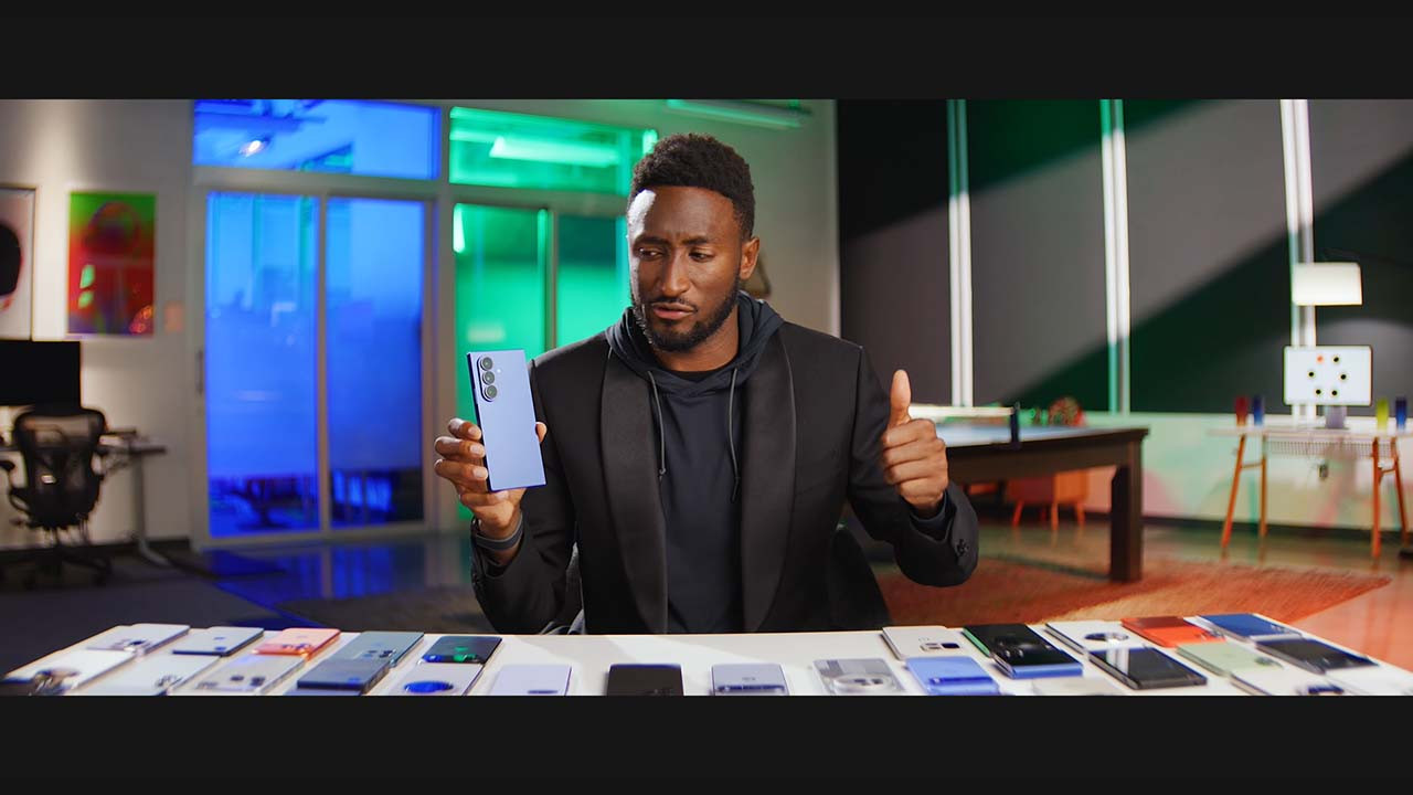 西方顶流博主的年度选择：iPhone 17 赢了平衡，但中国手机赢了技术（电池、相机、大屏全包圆！