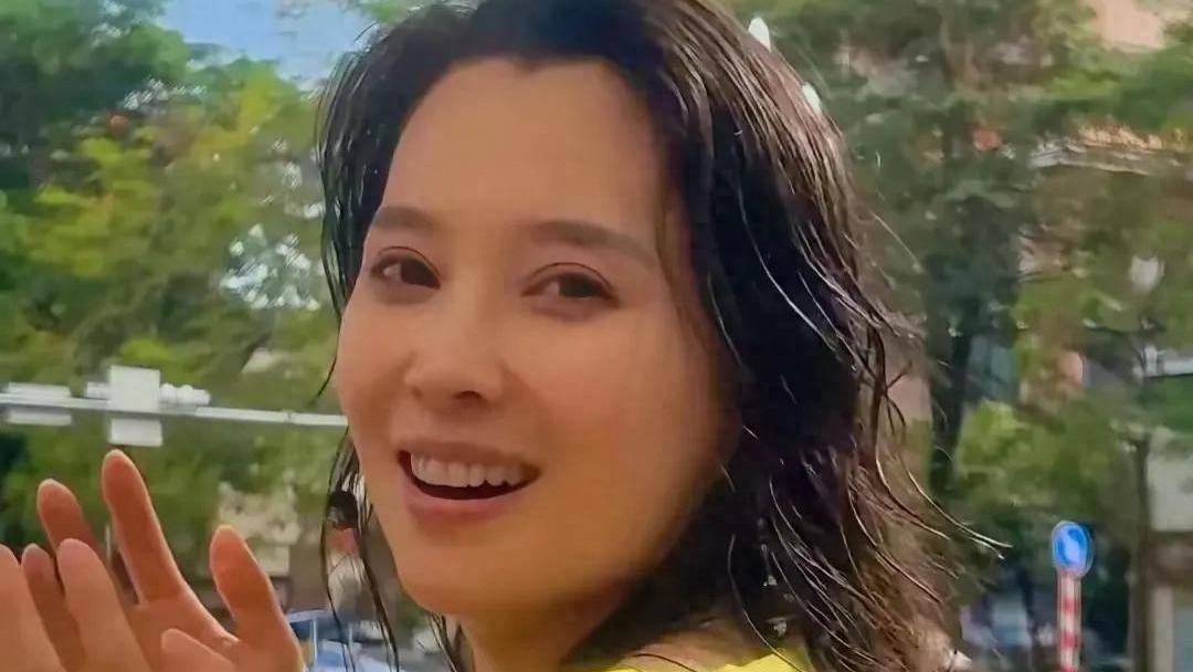 森林北泼水节湿身暴击！真实颜值曝光，汪峰眼光果然毒辣！